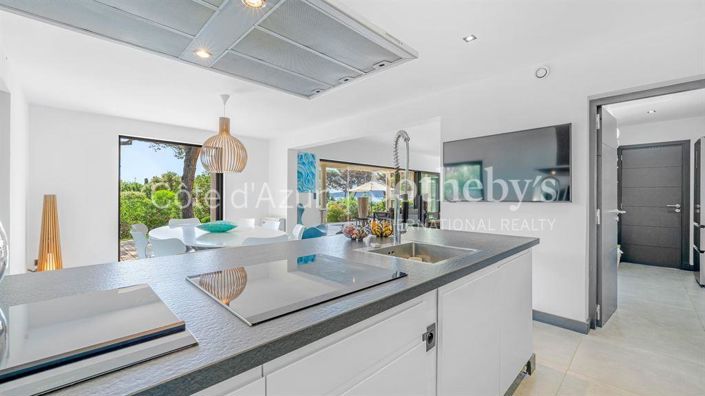 Image No.7-6 Bed Property for sale