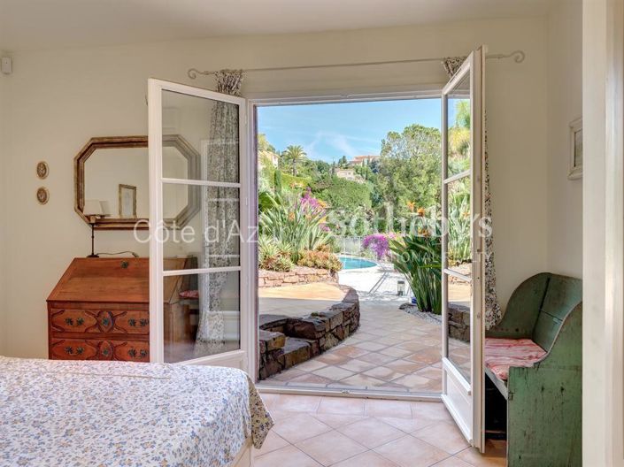 Image No.10-4 Bed Property for sale