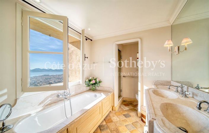 Image No.1-4 Bed Property for sale