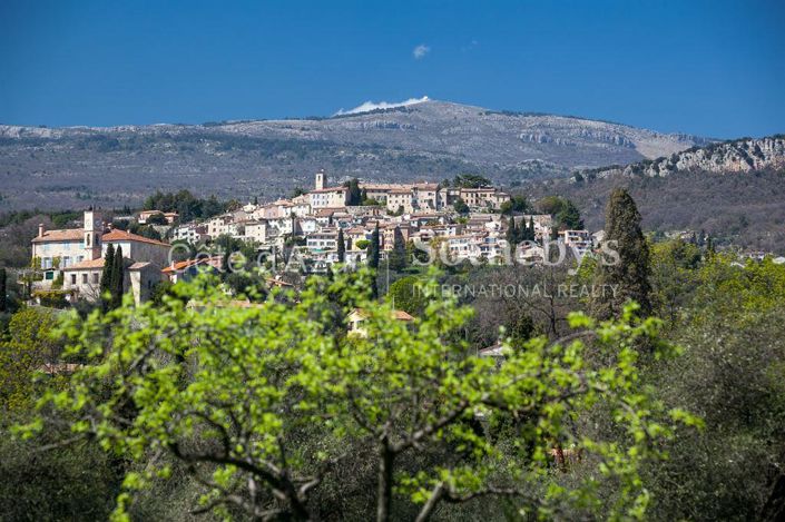 Image No.10-10 Bed Property for sale