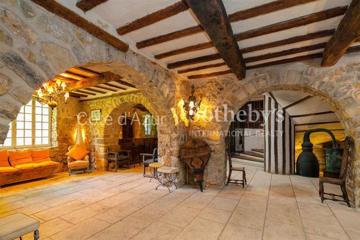 Image No.11-10 Bed Property for sale