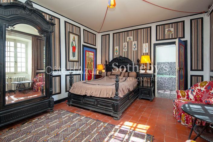 Image No.12-10 Bed Property for sale