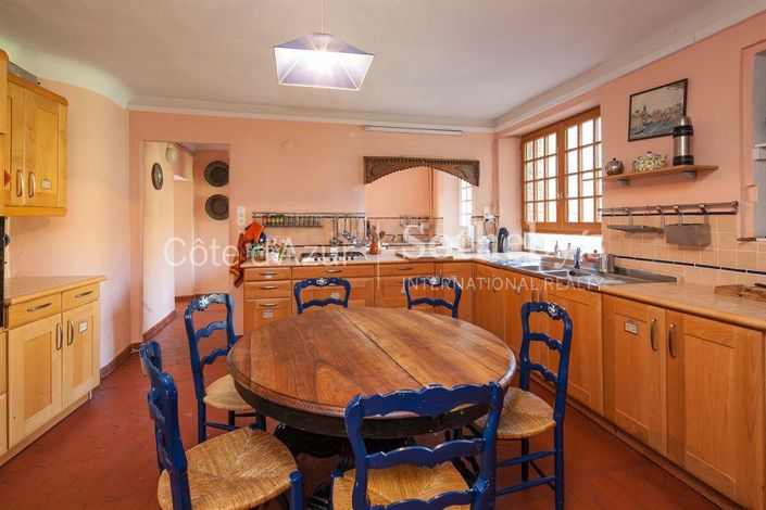 Image No.15-10 Bed Property for sale