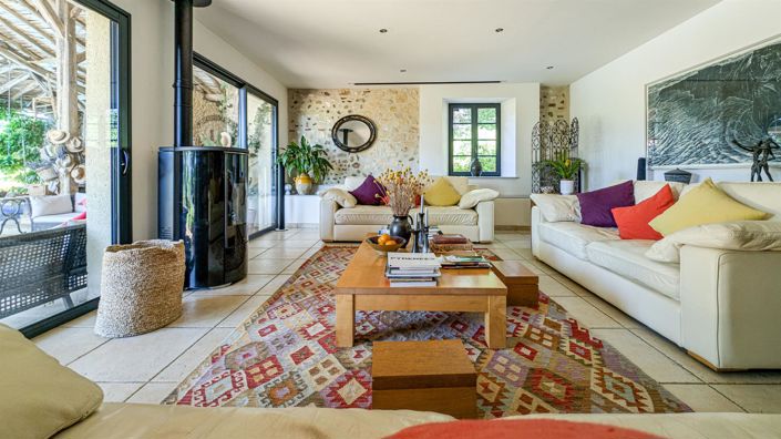 Image No.6-5 Bed House for sale