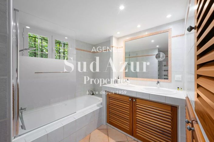 Image No.25-House for sale