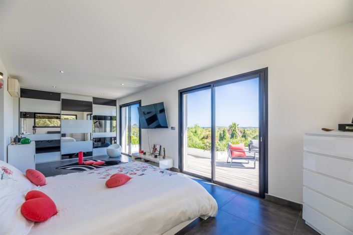 Image No.9-4 Bed House for sale