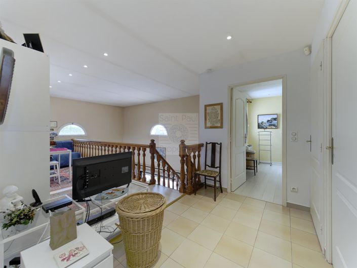 Image No.11-3 Bed House for sale