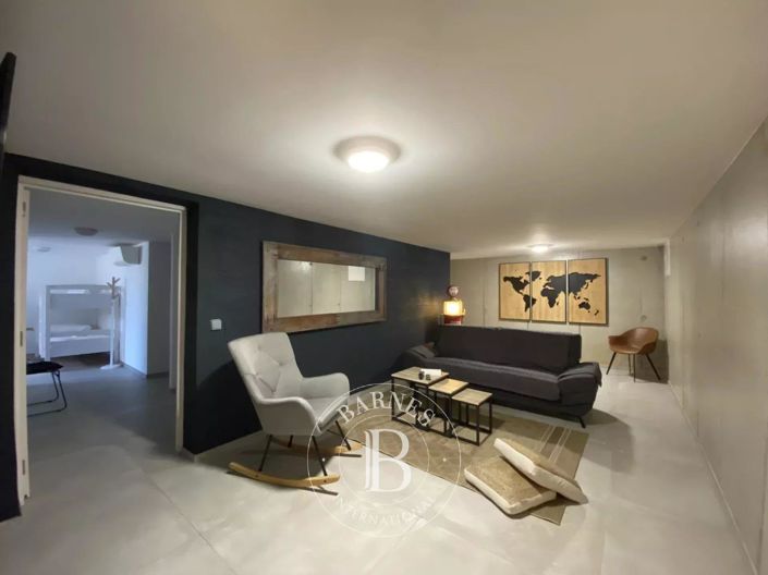 Image No.11-5 Bed House for sale