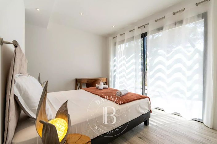 Image No.18-5 Bed House for sale