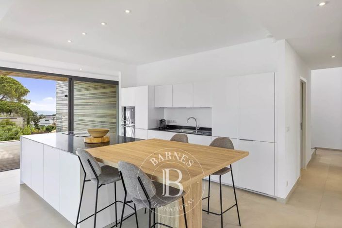 Image No.3-5 Bed House for sale