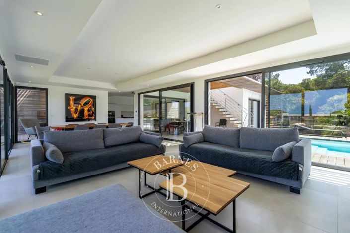 Image No.4-5 Bed House for sale