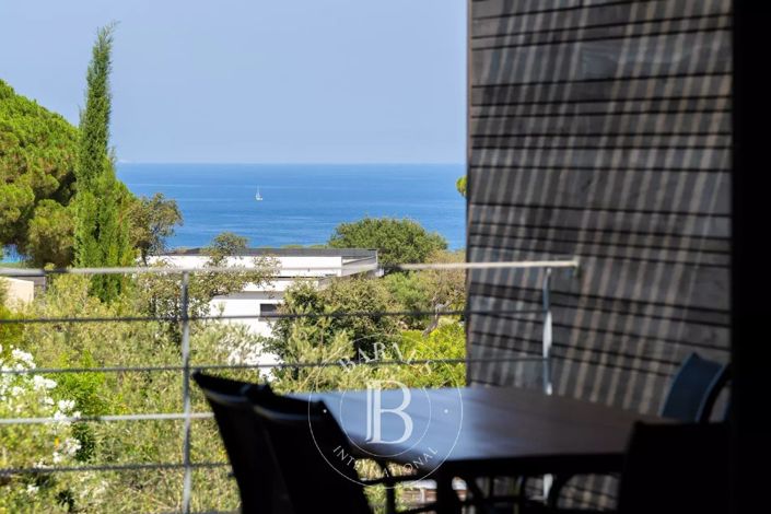 Image No.4-5 Bed House for sale