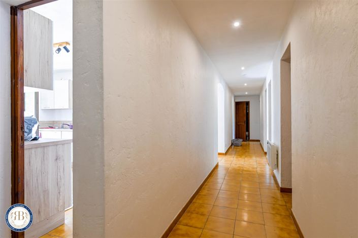 Image No.11-5 Bed House for sale