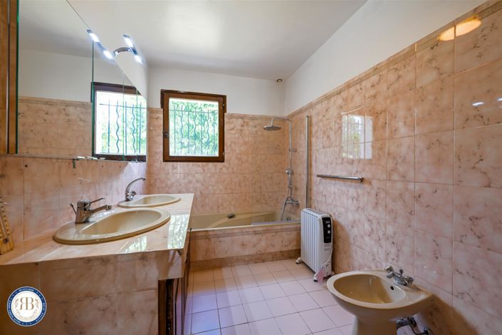 Image No.12-5 Bed House for sale