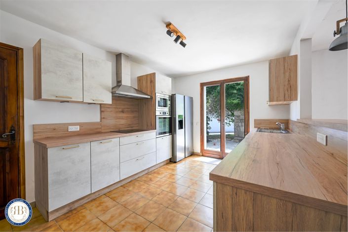 Image No.6-5 Bed House for sale