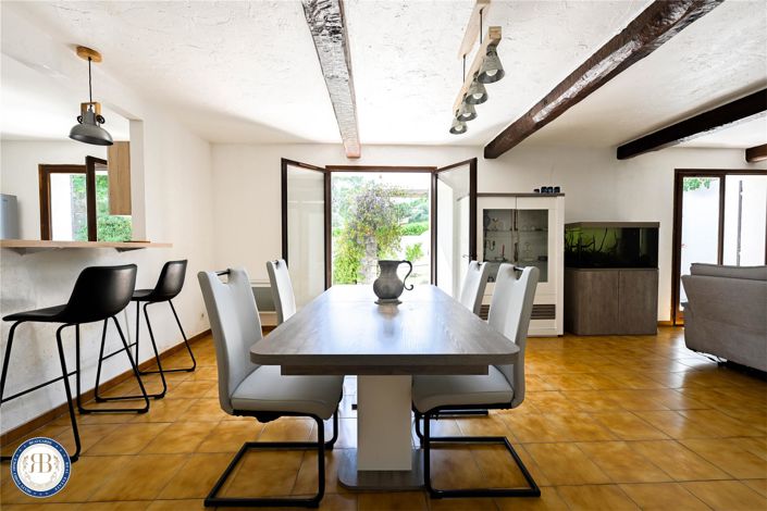 Image No.8-5 Bed House for sale