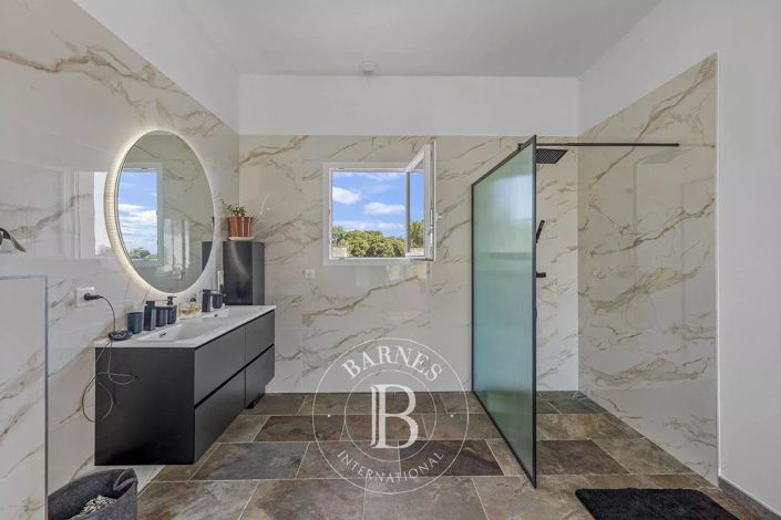 Image No.10-3 Bed House for sale