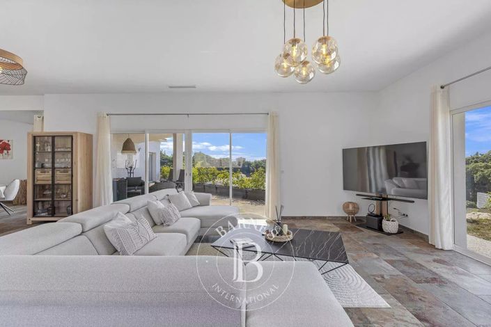 Image No.2-3 Bed House for sale