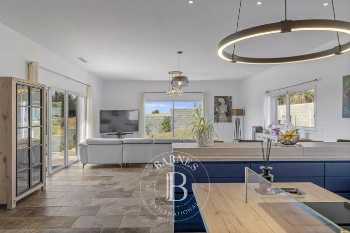 Image No.4-3 Bed House for sale