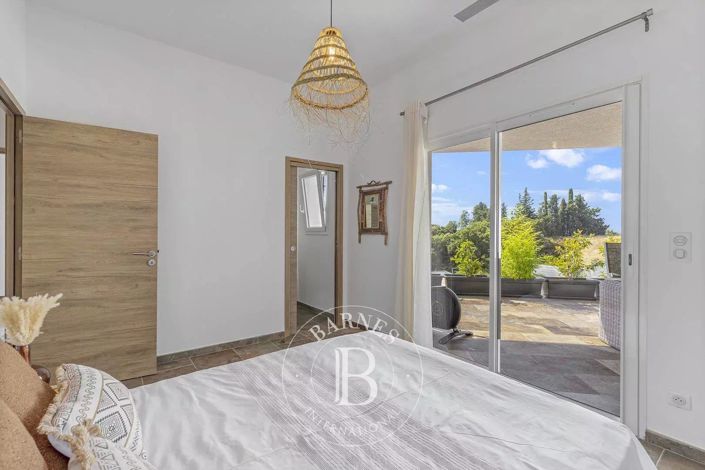 Image No.8-3 Bed House for sale