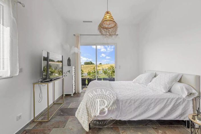 Image No.9-3 Bed House for sale