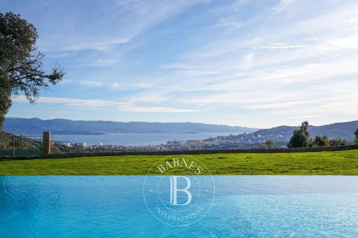 Image No.5-5 Bed House for sale