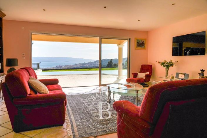 Image No.7-5 Bed House for sale