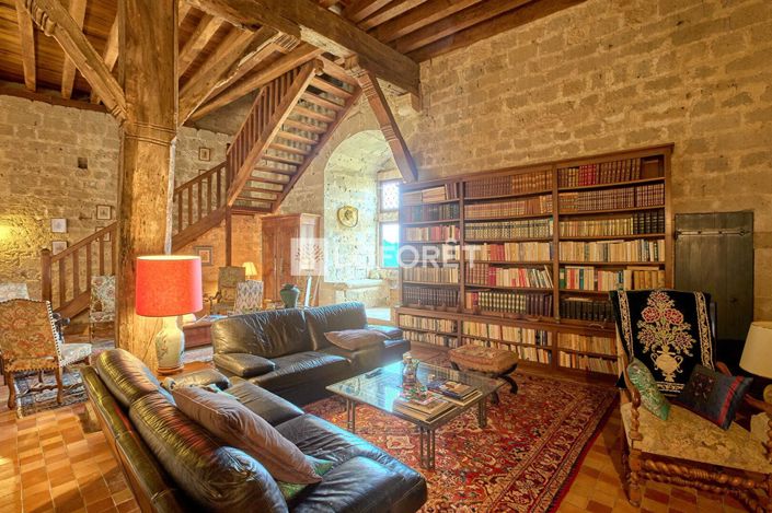 Image No.2-6 Bed Property for sale