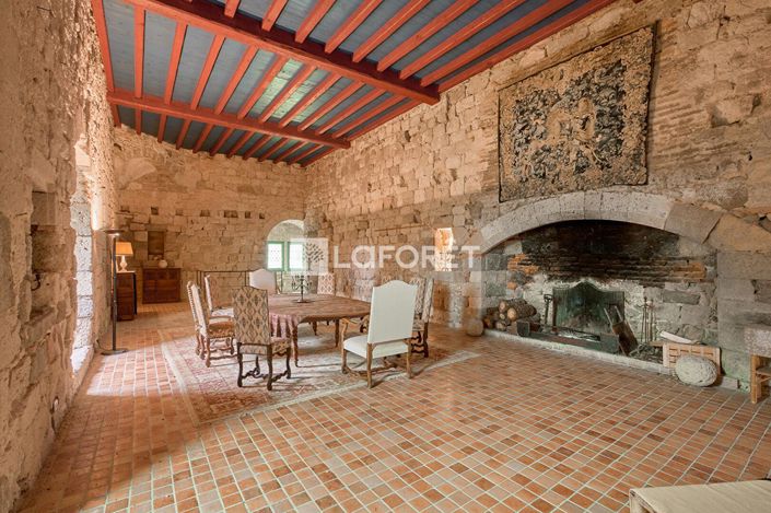 Image No.8-6 Bed Property for sale