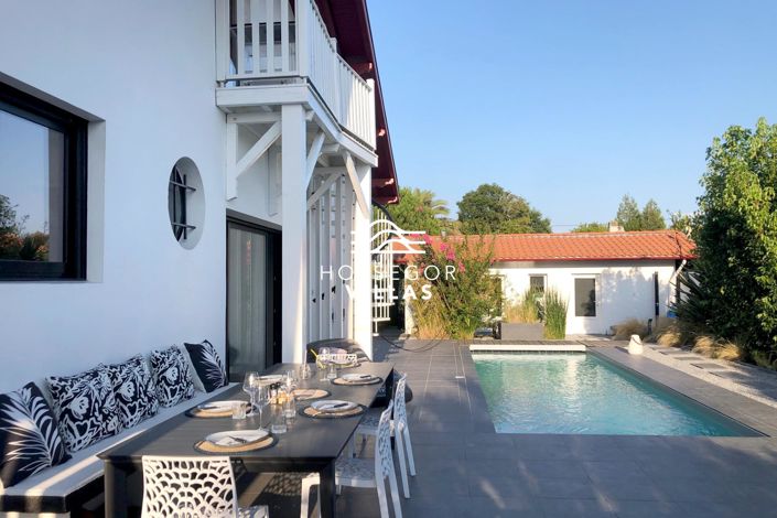 Image No.2-6 Bed House for sale