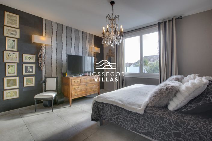 Image No.8-6 Bed House for sale