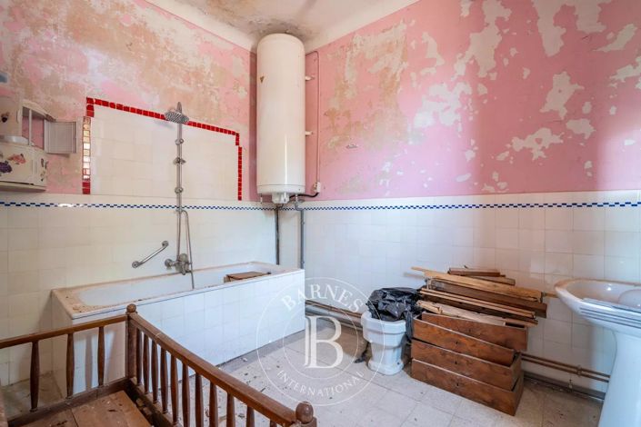 Image No.16-8 Bed House for sale