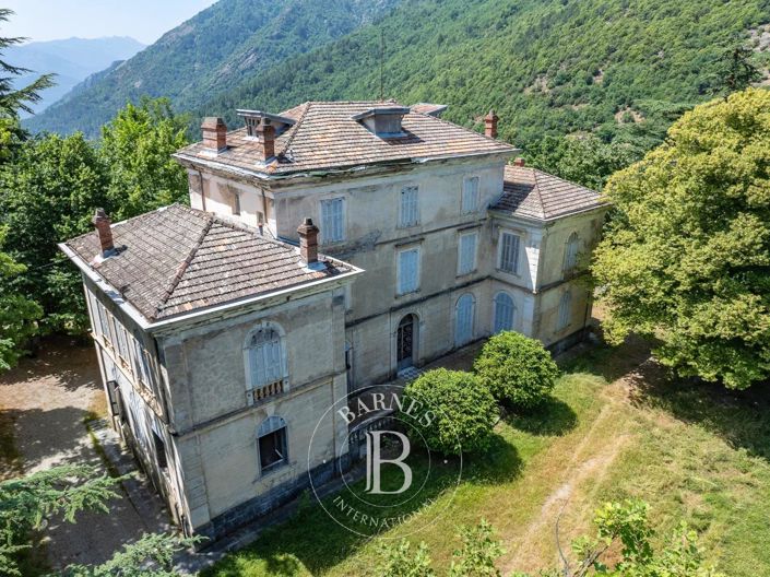 Image No.6-8 Bed House for sale