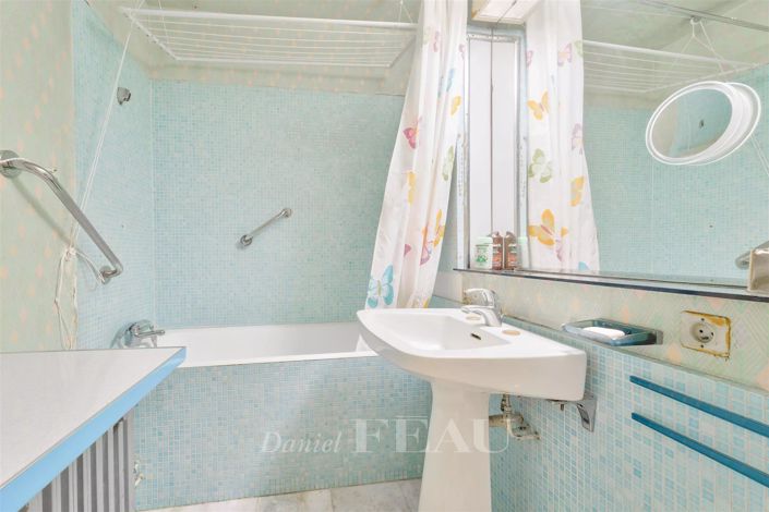 Image No.12-2 Bed Apartment for sale