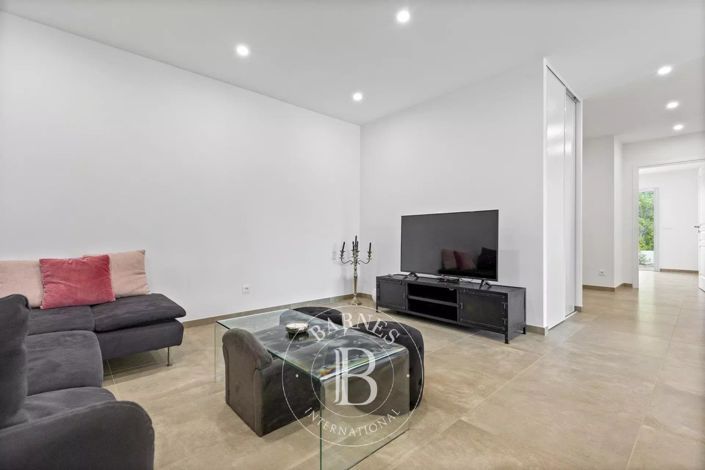 Image No.5-4 Bed House for sale