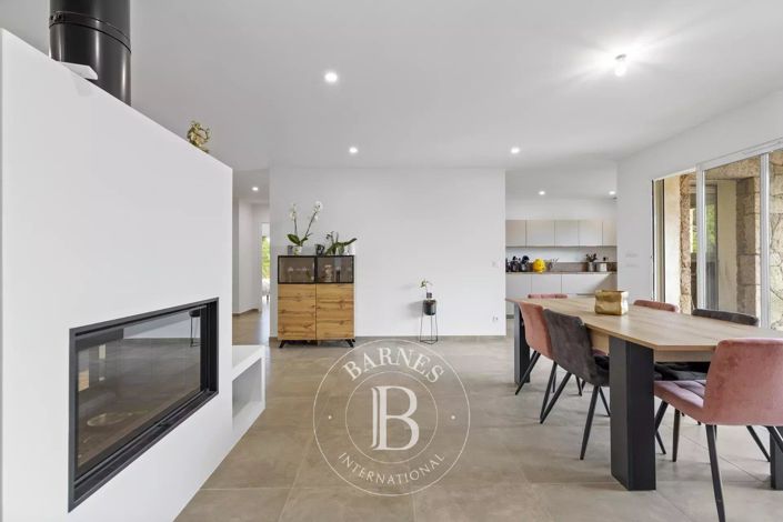 Image No.6-4 Bed House for sale