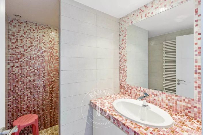 Image No.12-4 Bed House for sale