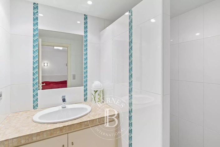 Image No.13-4 Bed House for sale