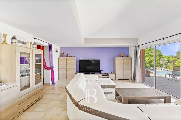 Image No.2-4 Bed House for sale