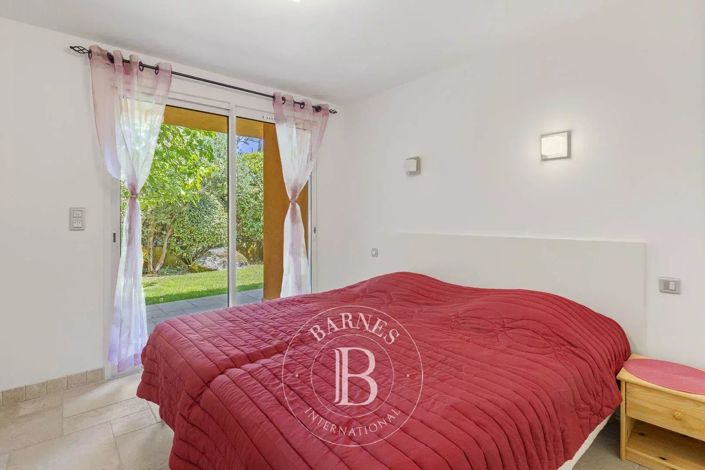 Image No.8-4 Bed House for sale