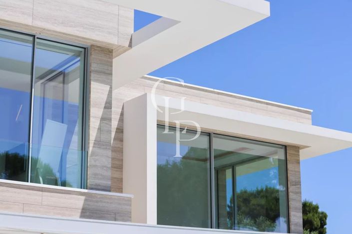 Image No.11-6 Bed House for sale