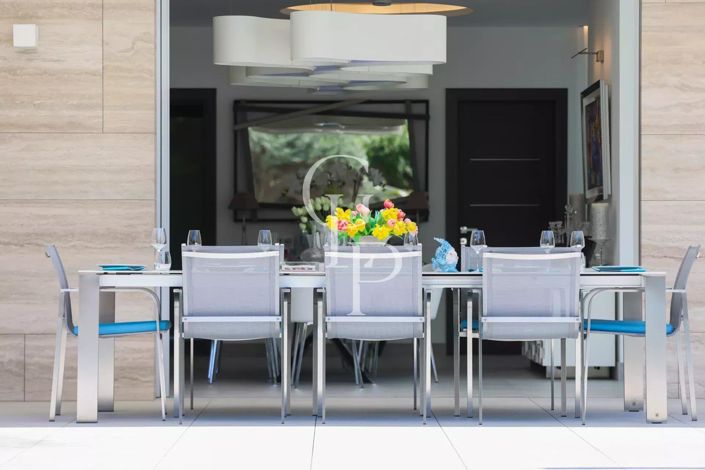 Image No.24-6 Bed House for sale