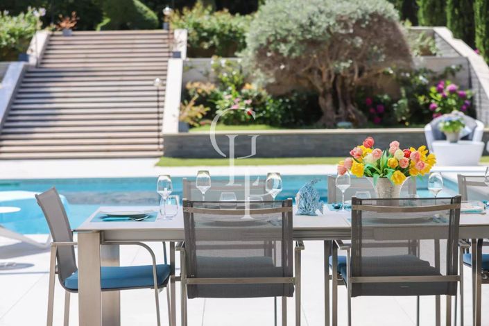 Image No.26-6 Bed House for sale