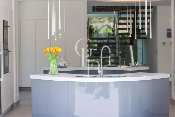 Image No.28-6 Bed House for sale