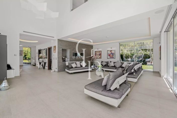 Image No.30-6 Bed House for sale