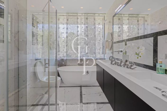 Image No.41-6 Bed House for sale