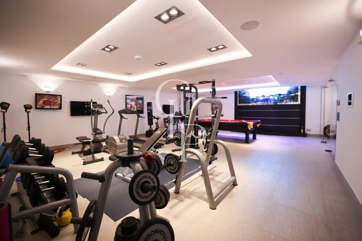 Image No.43-6 Bed House for sale