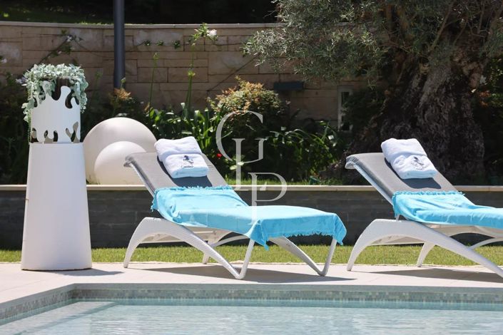 Image No.9-6 Bed House for sale