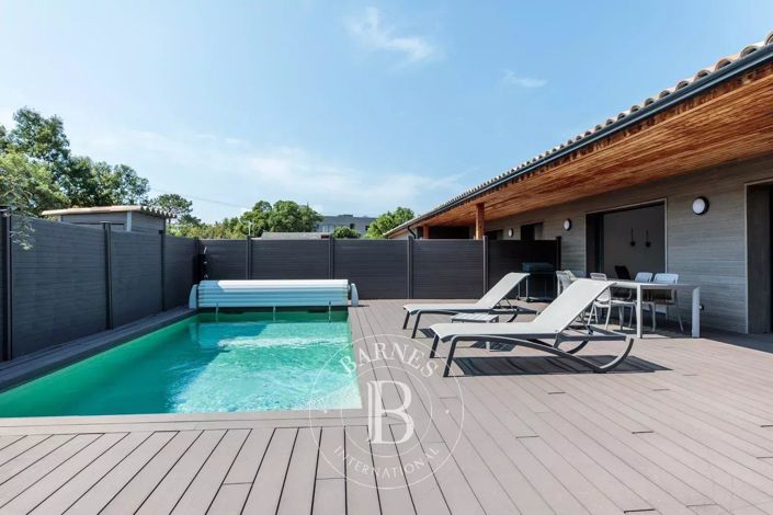 Image No.10-3 Bed House for sale