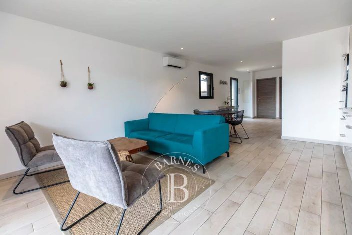 Image No.2-3 Bed House for sale